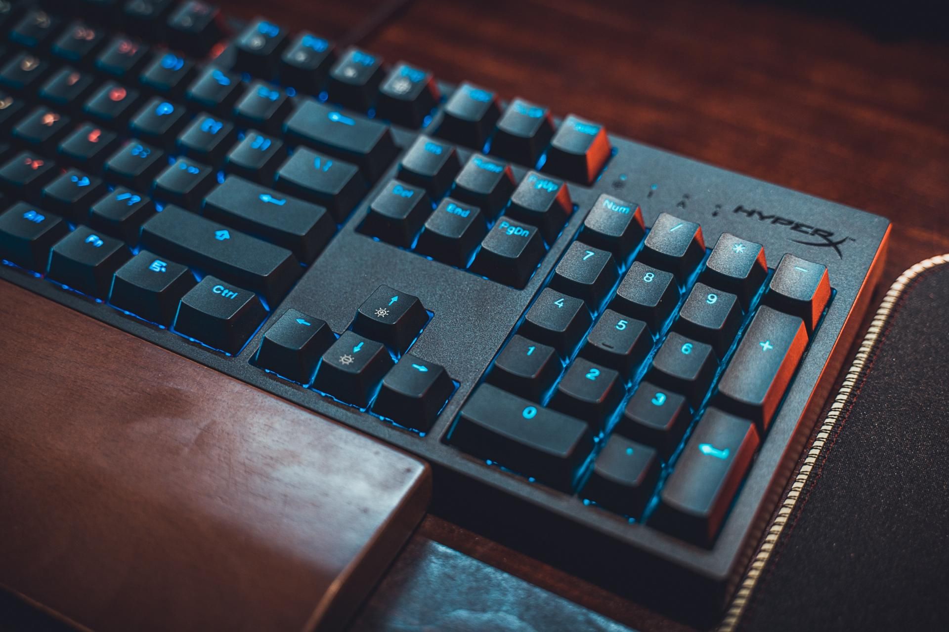 質樸而有力量：HyperX Alloy Mars 2 機械鍵盤 - 資訊咖