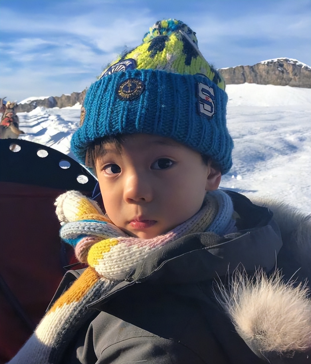 Disabled? Hmm, the front face photo was exposed, the buck teeth ...