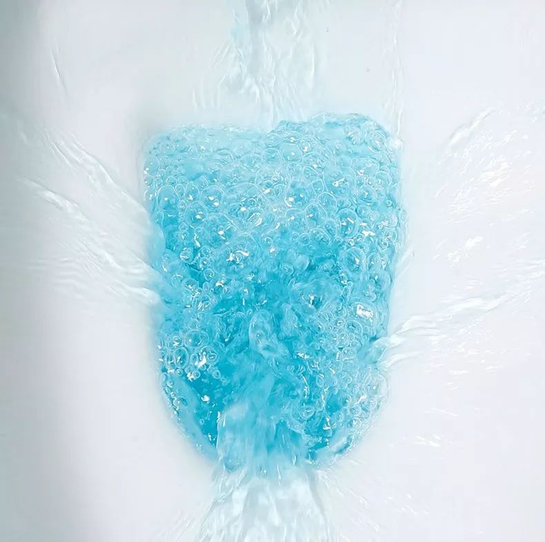 No matter how small the bathroom is, don't neglect cleaning. Start with