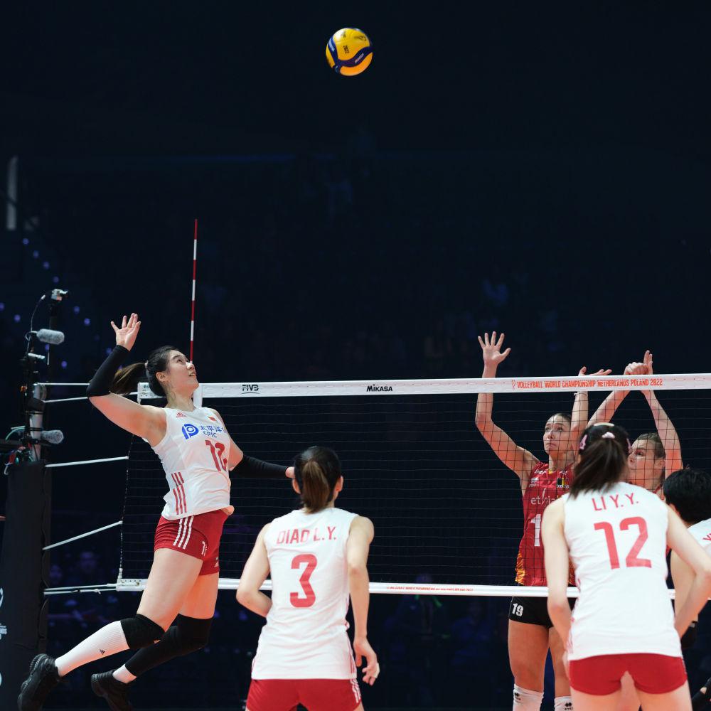 Out!The Chinese women's volleyball team defeated Belgium 3-0 and ...